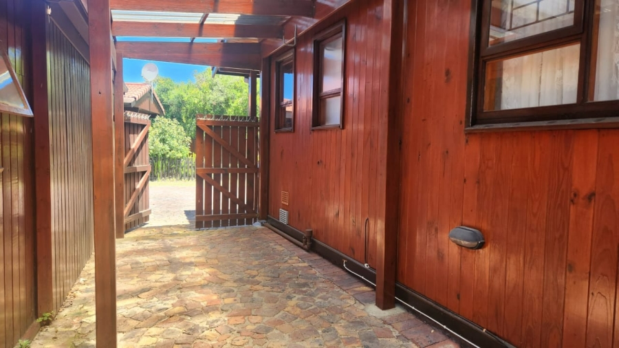 4 Bedroom Property for Sale in Keurboomstrand Western Cape